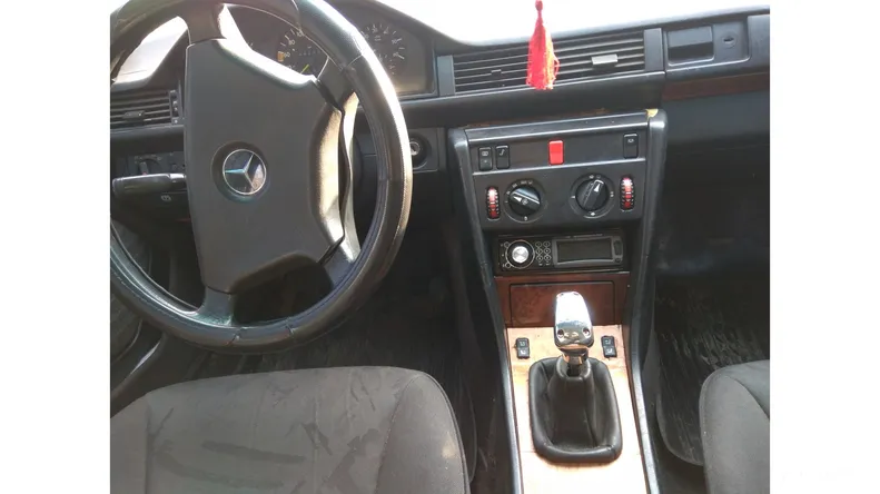Mercedes-Benz 124 1988