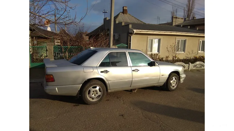 Mercedes-Benz 124 1988