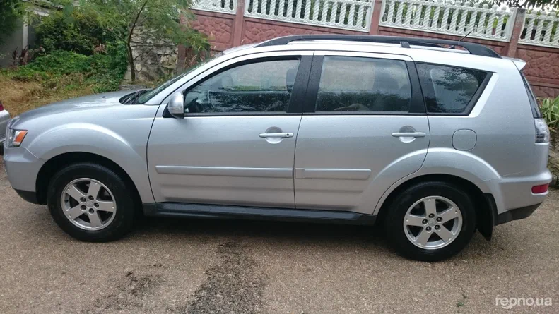 Mitsubishi Outlander 2011