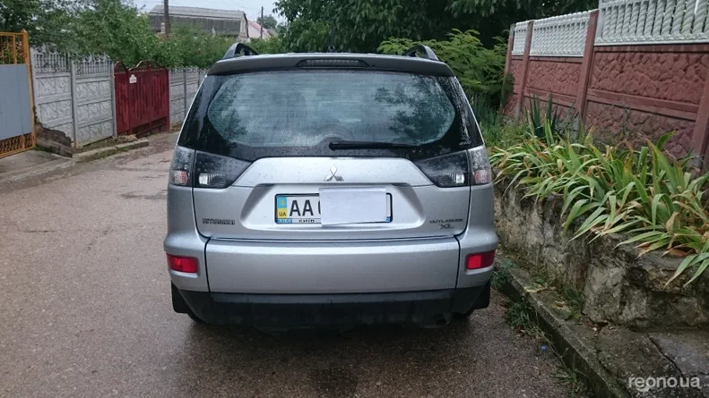 Mitsubishi Outlander 2011