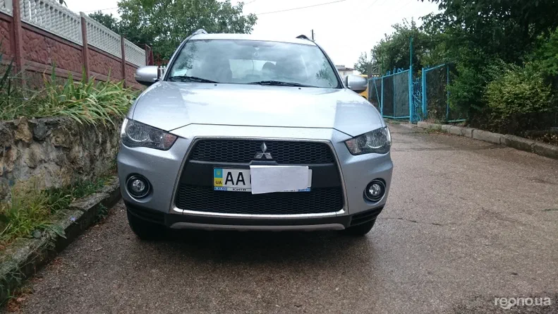 Mitsubishi Outlander 2011