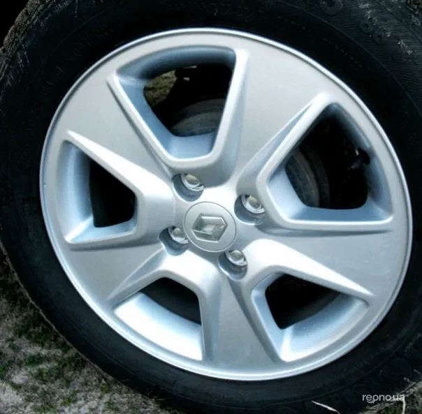 Renault Logan 2013 - 12