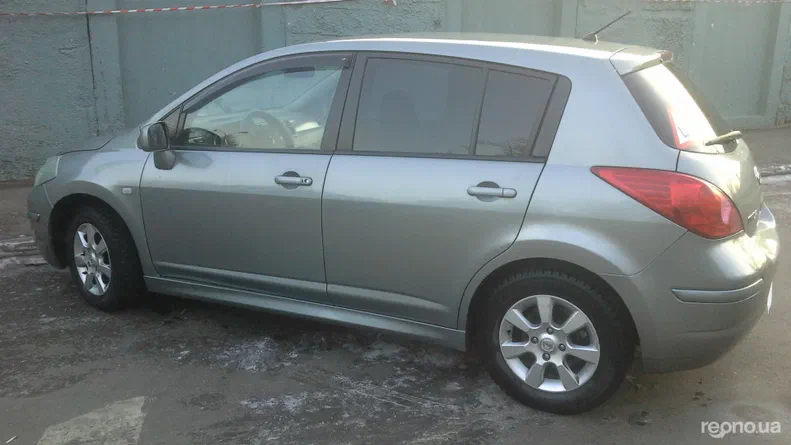 Nissan Tiida 2010 - 5