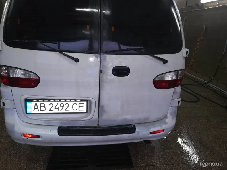 Hyundai H-1 2001 - 12