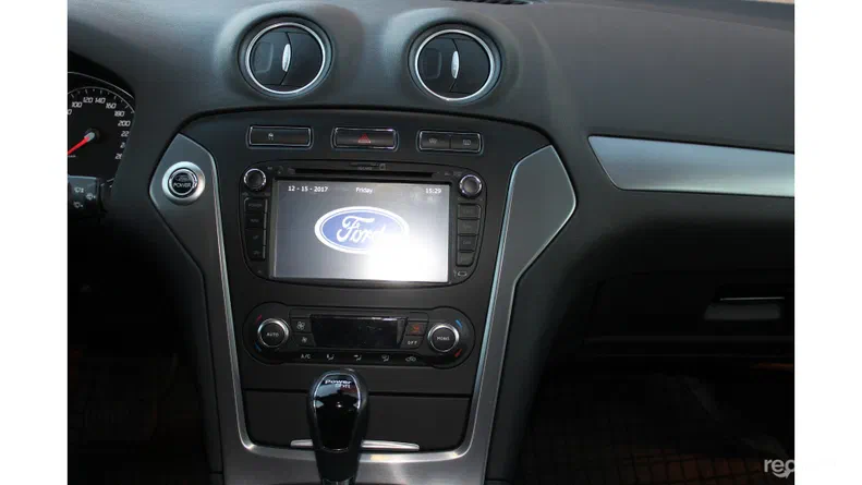 Ford Mondeo 2012 - 24