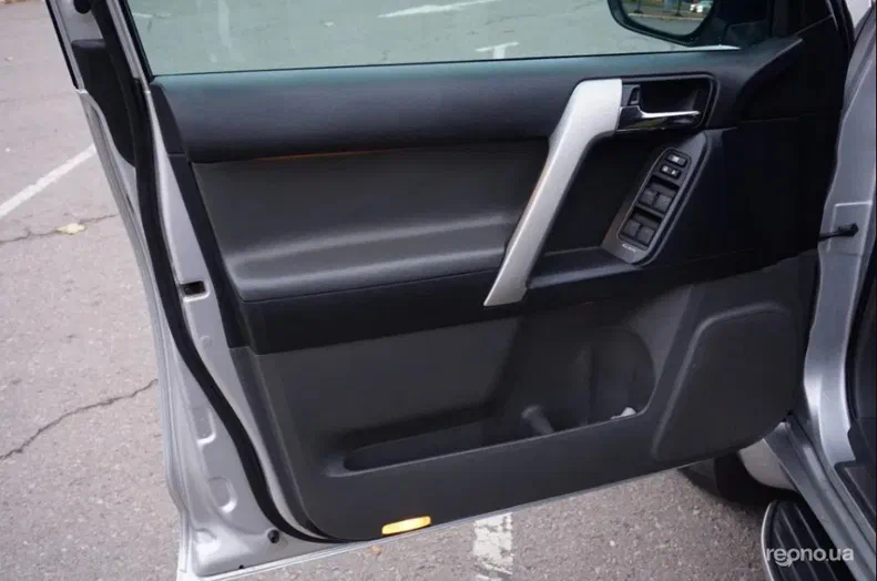 Toyota Land Cruiser 2011 - 10