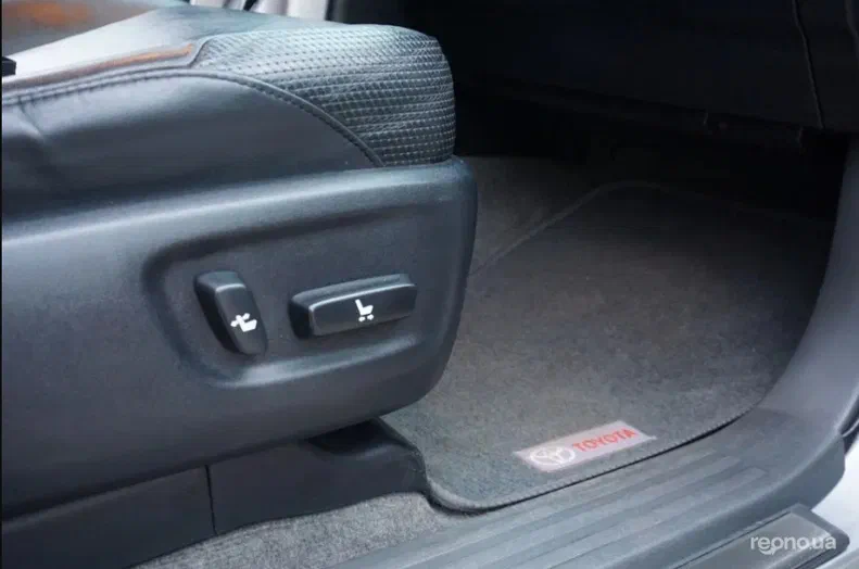 Toyota Land Cruiser 2011 - 7