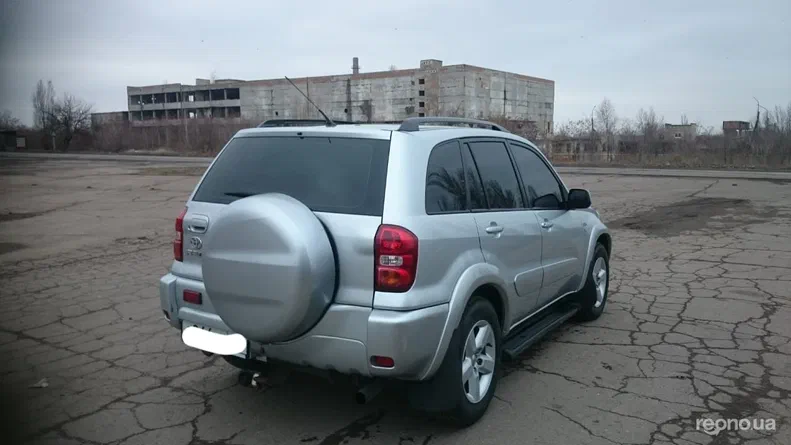 Toyota RAV4 2004 - 5