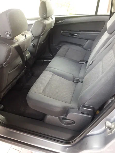 Opel Zafira 2009 - 11