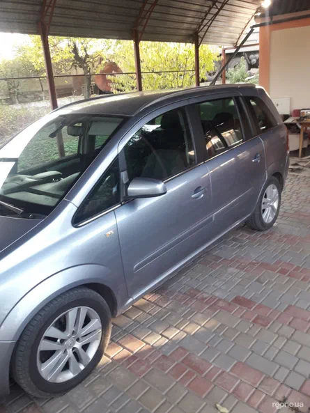 Opel Zafira 2009 - 5