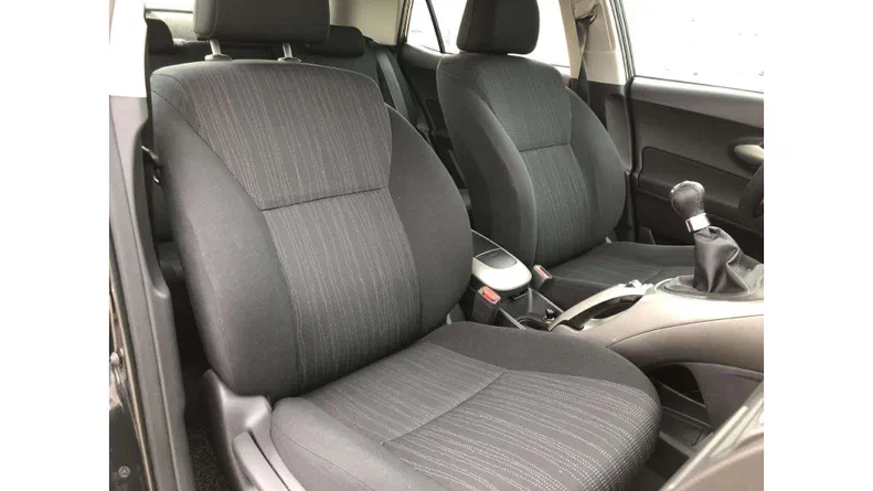 Toyota Auris 2009 - 12