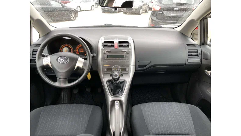 Toyota Auris 2009 - 10