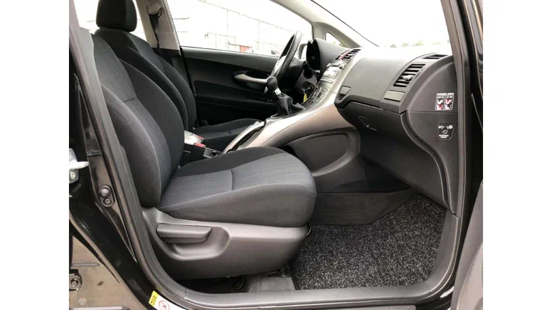 Toyota Auris 2009 - 13