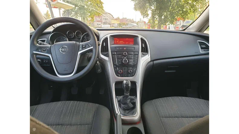 Opel Astra 2011