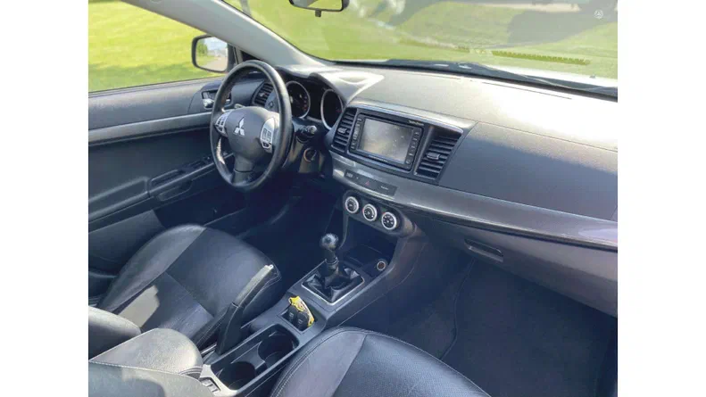 Mitsubishi Lancer 2010 - 5