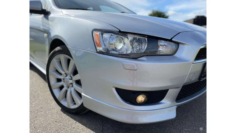 Mitsubishi Lancer 2010 - 13