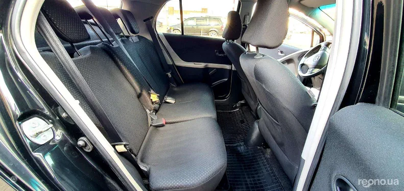 Toyota Yaris 2010 - 6