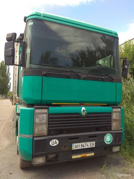 Renault MAGNUM 390 2001