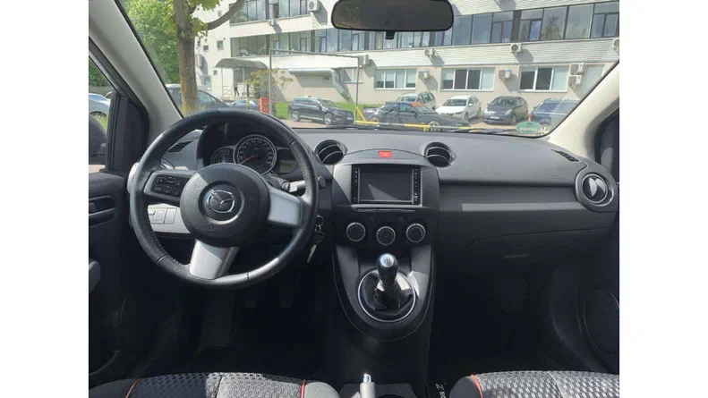 Mazda 2 2012