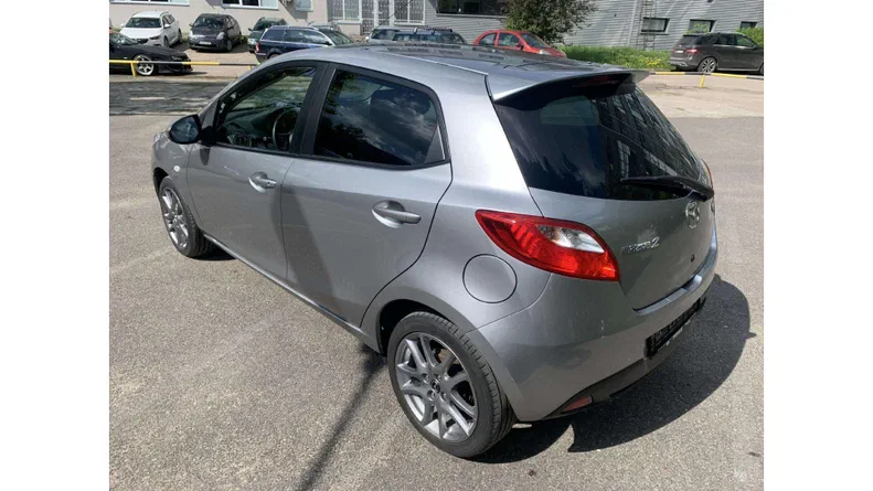 Mazda 2 2012