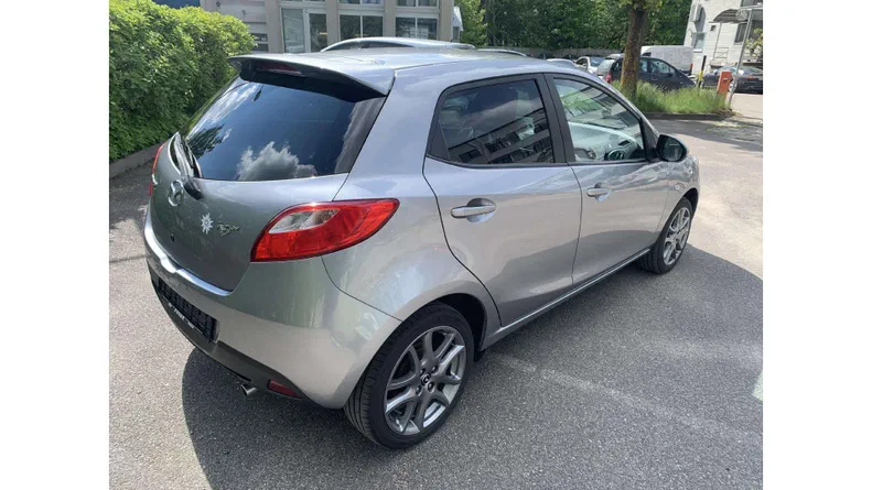Mazda 2 2012