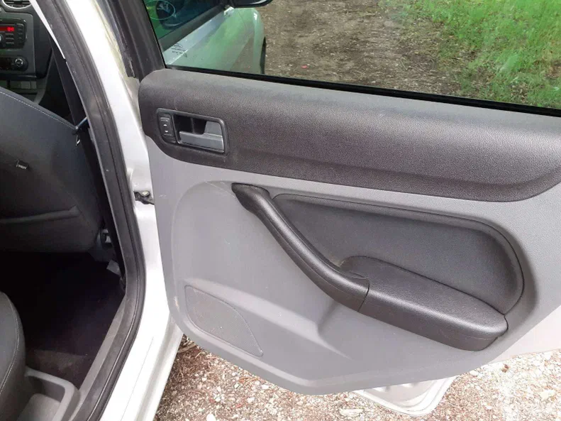 Ford Focus 2010 - 11