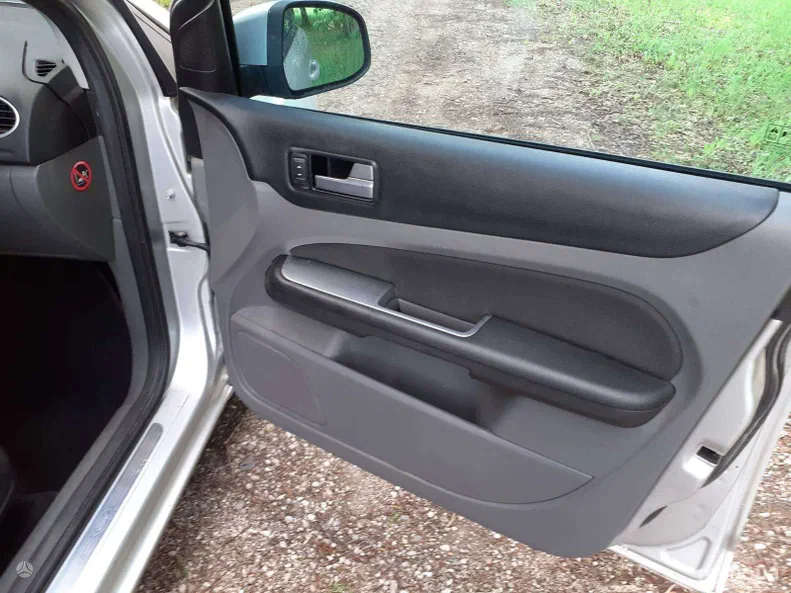 Ford Focus 2010 - 12