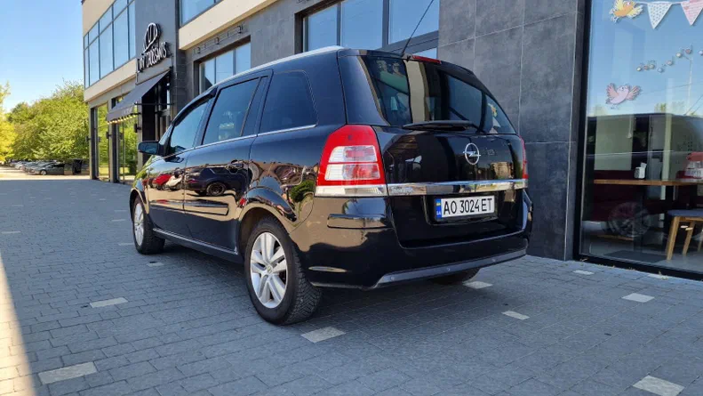 Opel Zafira 2009 - 2