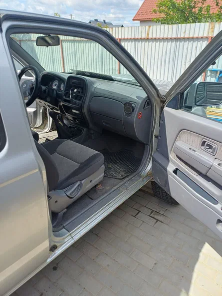 Nissan Navara (Frontier) 2004 - 4