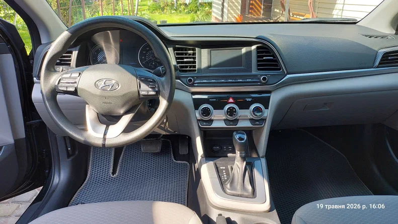 Hyundai Elantra 2018 - 11