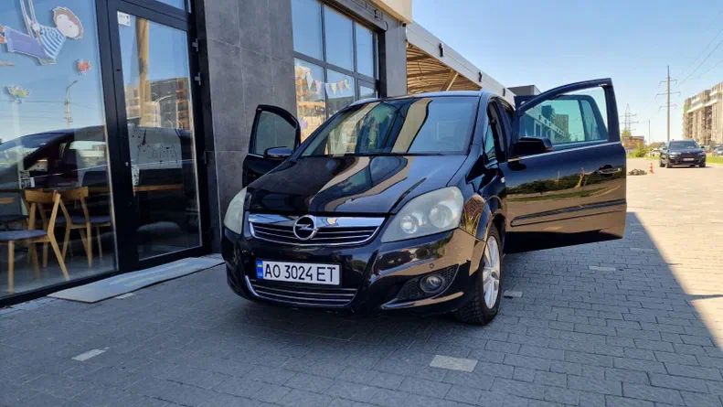 Opel Zafira 2009 - 1