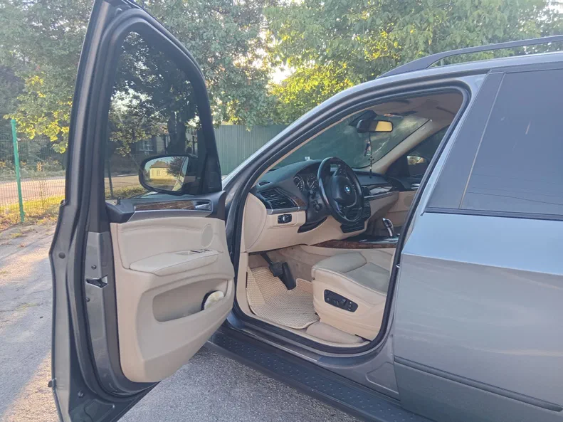 BMW X5 2010 - 6