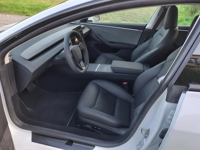 Tesla Model 3 2024 - 5