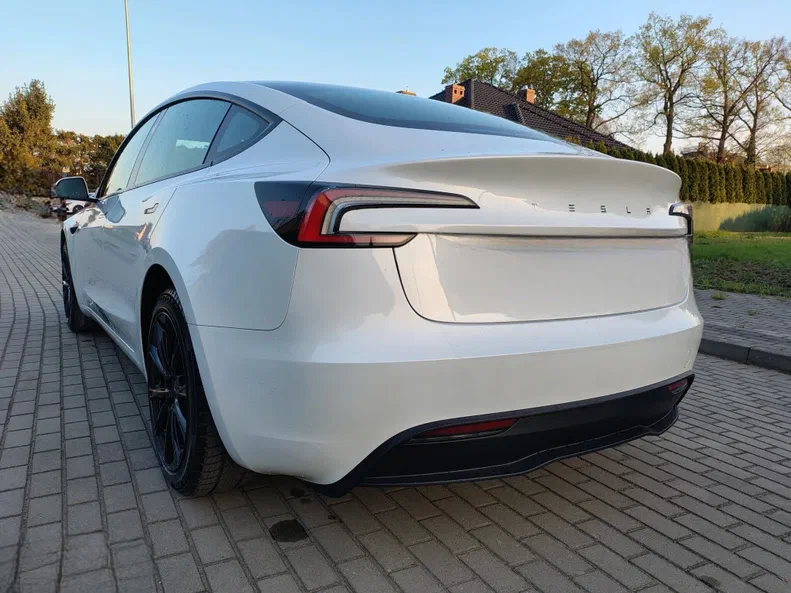 Tesla Model 3 2024 - 4