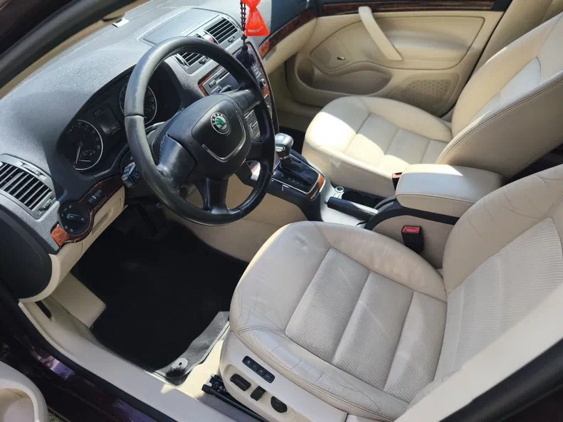 Skoda Octavia 2010 - 6