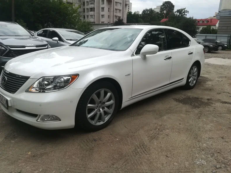 Lexus LS 2008 - 1