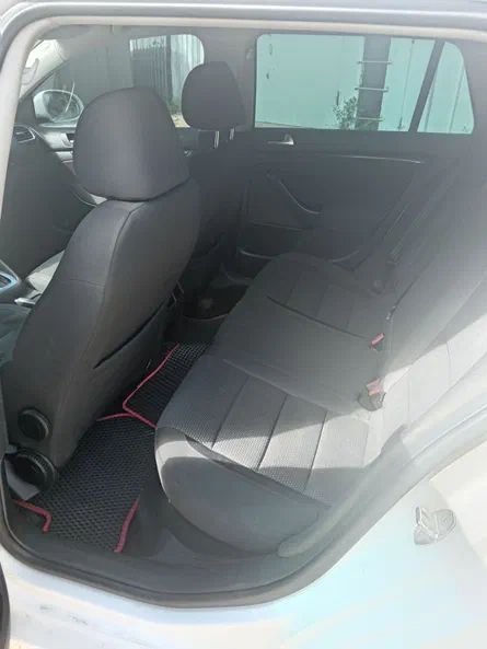 Volkswagen Golf 2011 - 6