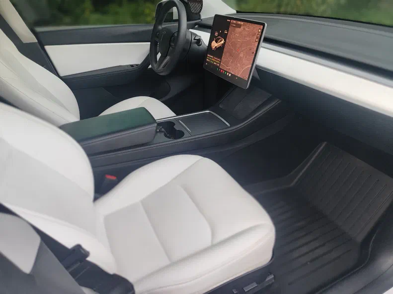 Tesla Model Y 2021 - 16
