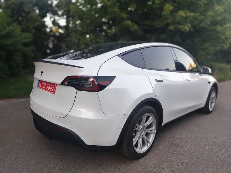 Tesla Model Y 2021 - 12