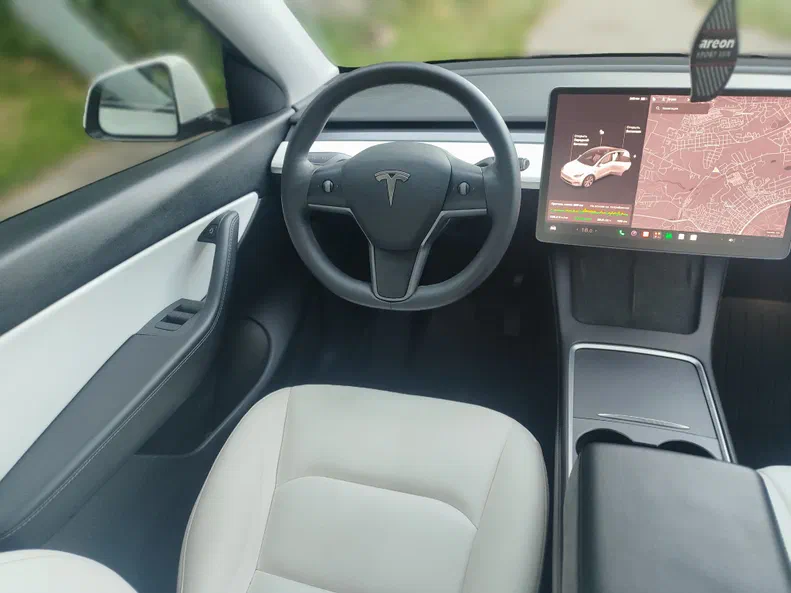Tesla Model Y 2021 - 15
