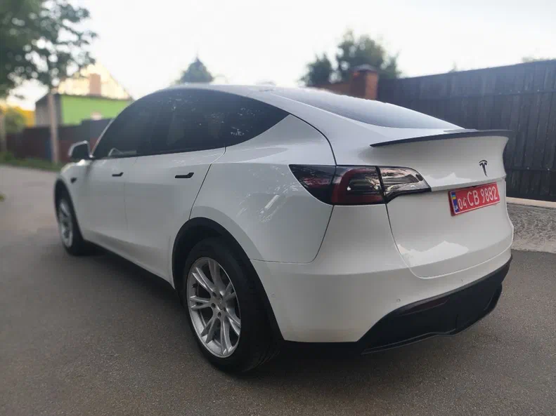 Tesla Model Y 2021 - 8