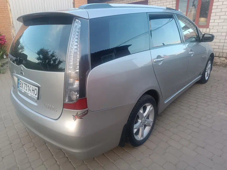 Mitsubishi Grandis 2008 - 1