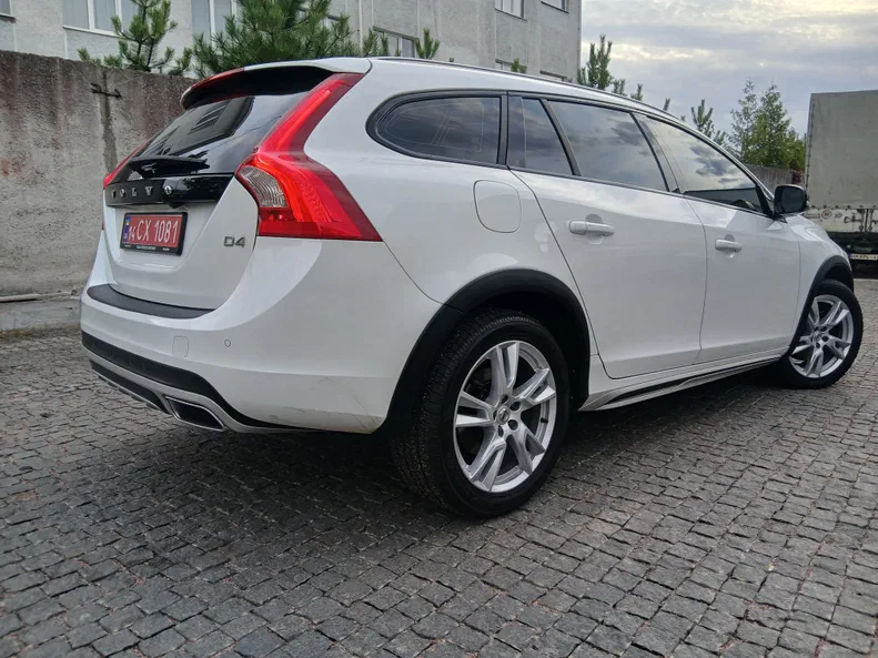 Volvo V60 Cross Country 2016 - 12