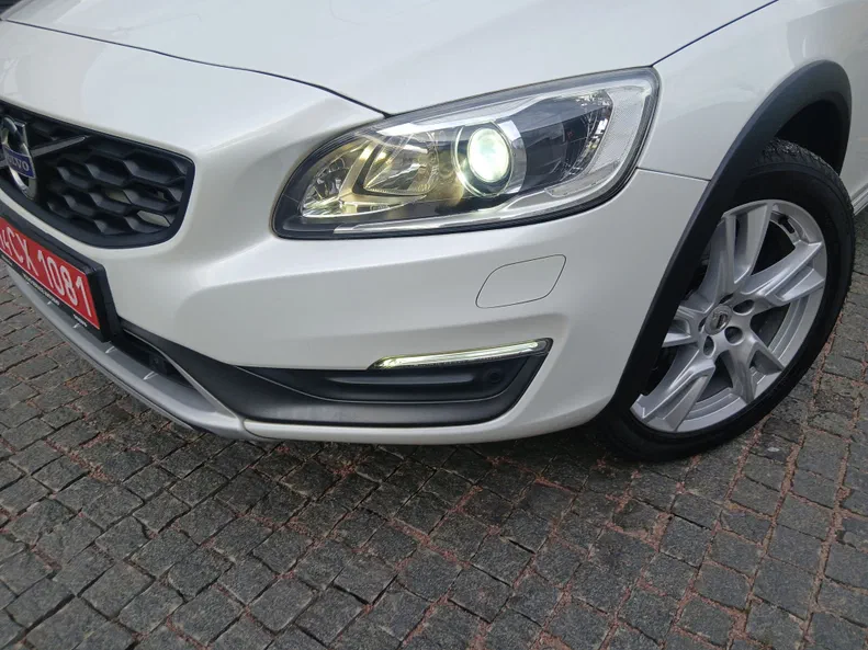 Volvo V60 Cross Country 2016 - 9