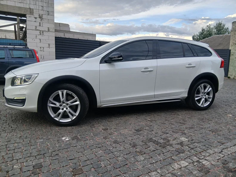 Volvo V60 Cross Country 2016 - 11
