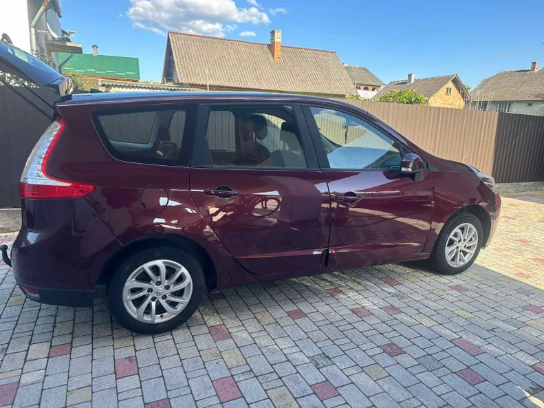 Renault Scenic 2014 - 17