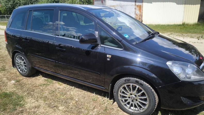 Opel Zafira 2010 - 4