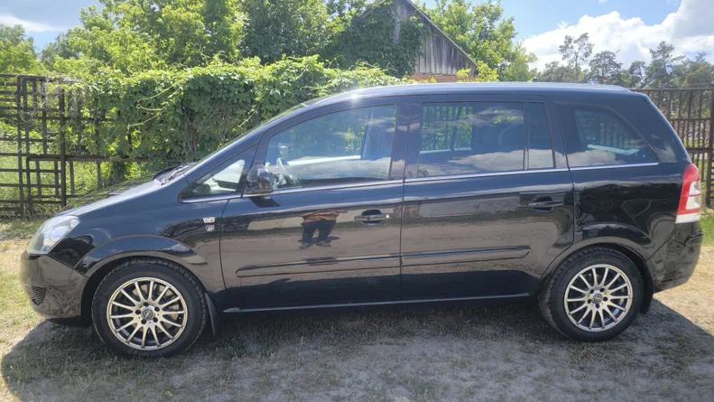 Opel Zafira 2010 - 2
