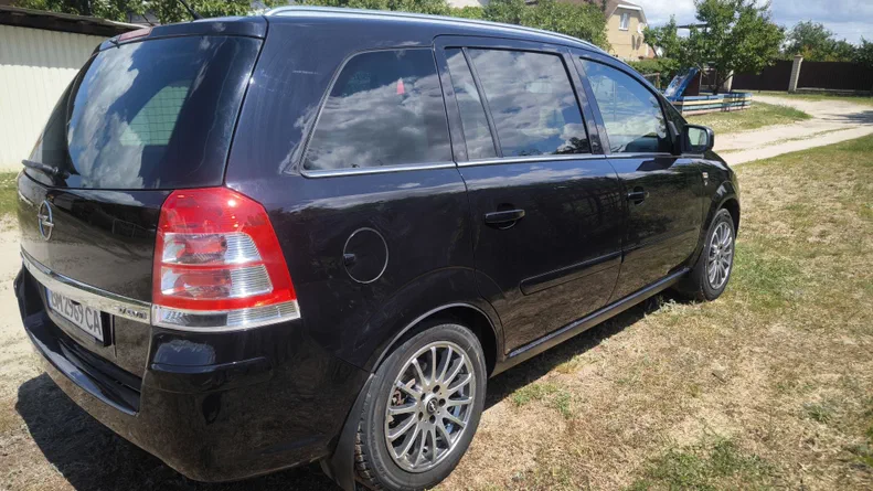 Opel Zafira 2010 - 5