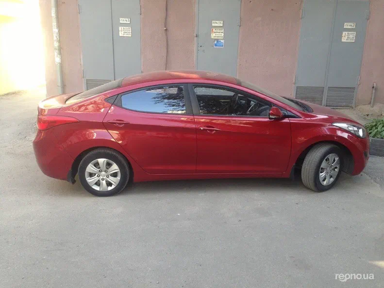 Hyundai Elantra 2012
